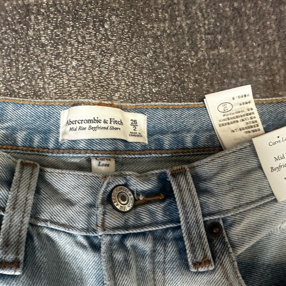 NWT Abercrombie Curve Love Mid-Rise Shorts - Picture 4 of 4